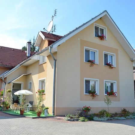 Penzion Mirabel Hotell Bešeňová Exteriör bild