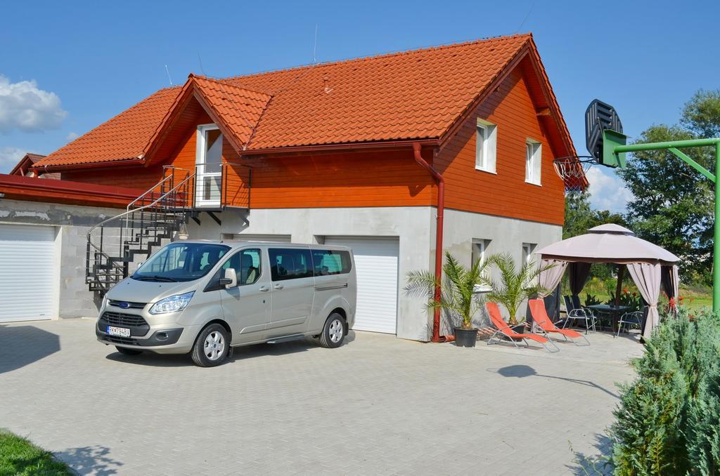 Penzion Mirabel Hotell Bešeňová Exteriör bild