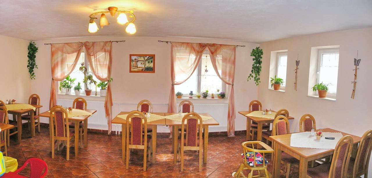 Penzion Mirabel Hotell Bešeňová Exteriör bild