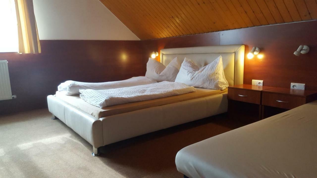 Penzion Mirabel Hotell Bešeňová Exteriör bild