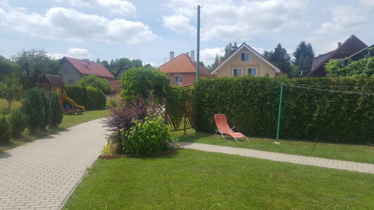 Penzion Mirabel Hotell Bešeňová Exteriör bild