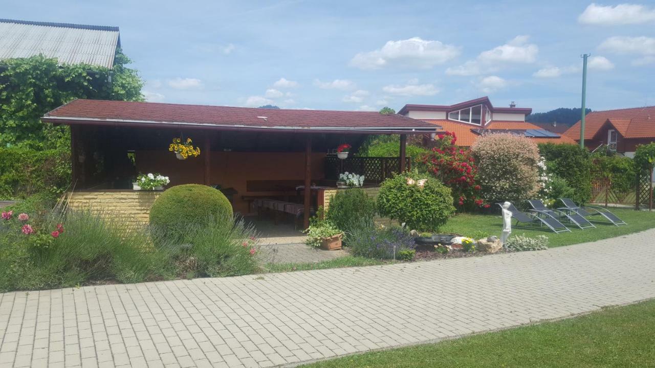 Penzion Mirabel Hotell Bešeňová Exteriör bild