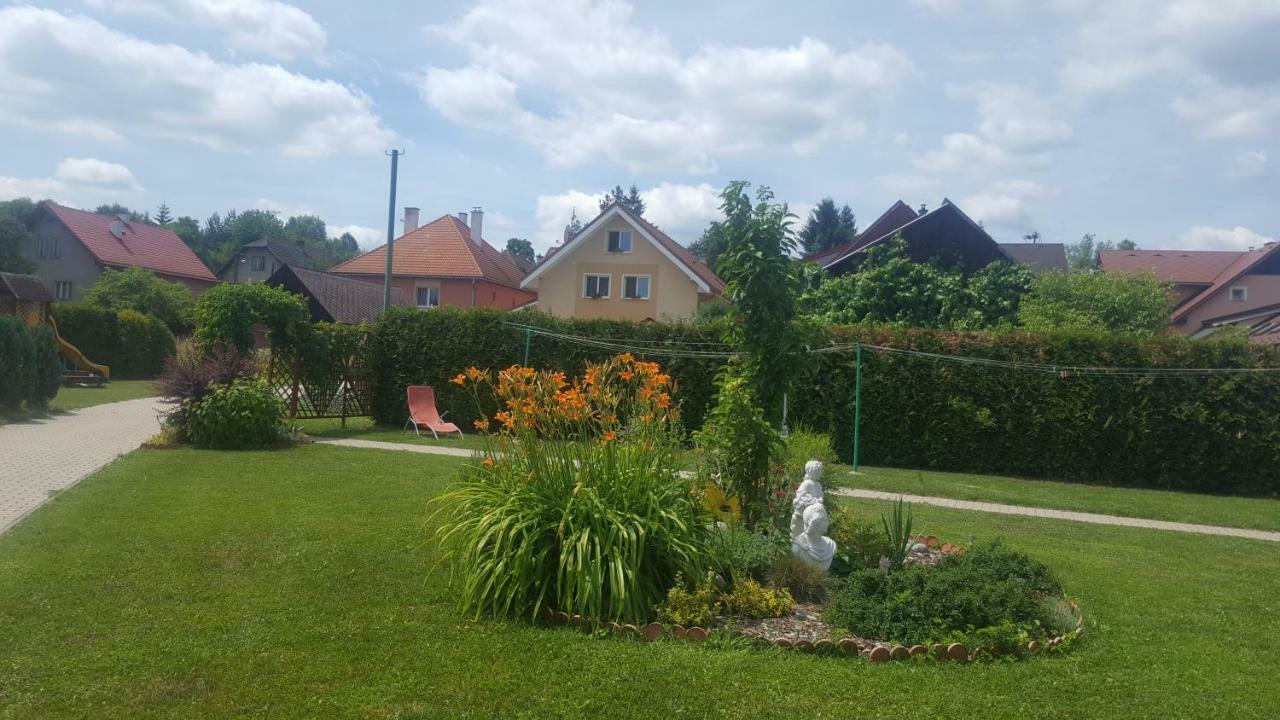 Penzion Mirabel Hotell Bešeňová Exteriör bild