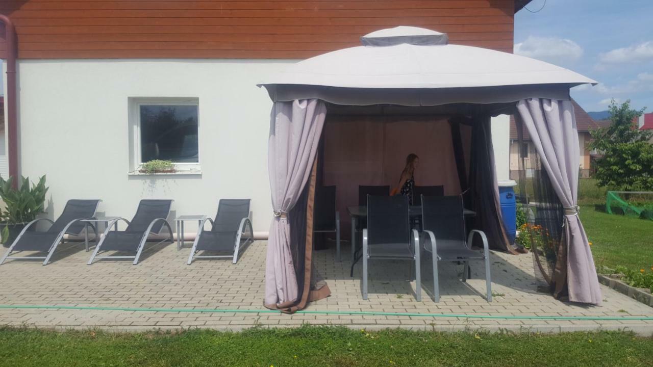 Penzion Mirabel Hotell Bešeňová Exteriör bild