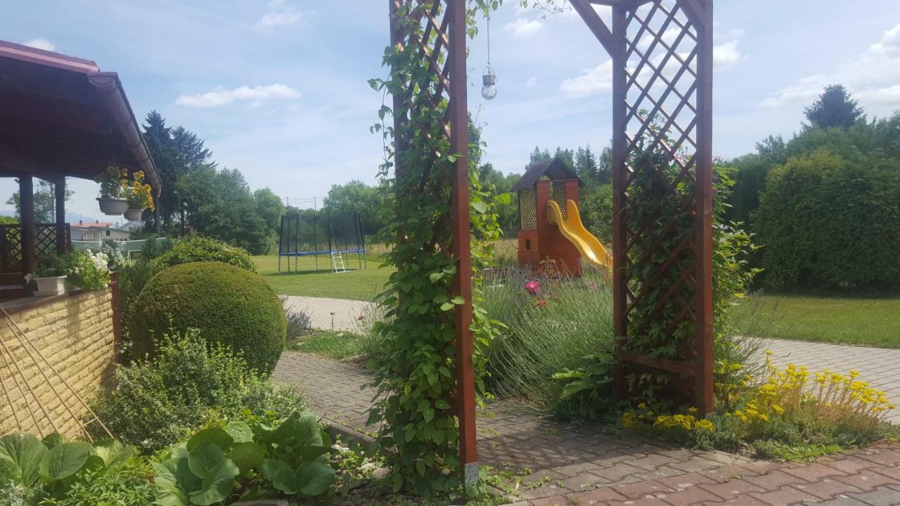 Penzion Mirabel Hotell Bešeňová Exteriör bild
