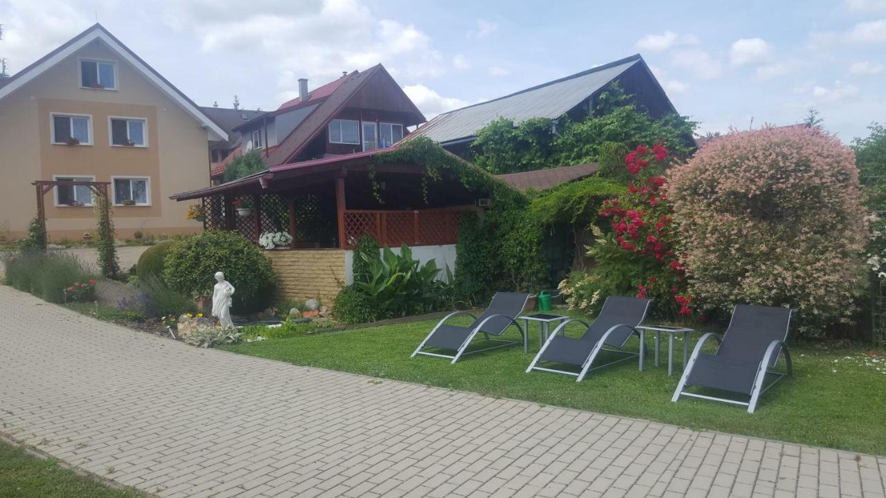 Penzion Mirabel Hotell Bešeňová Exteriör bild