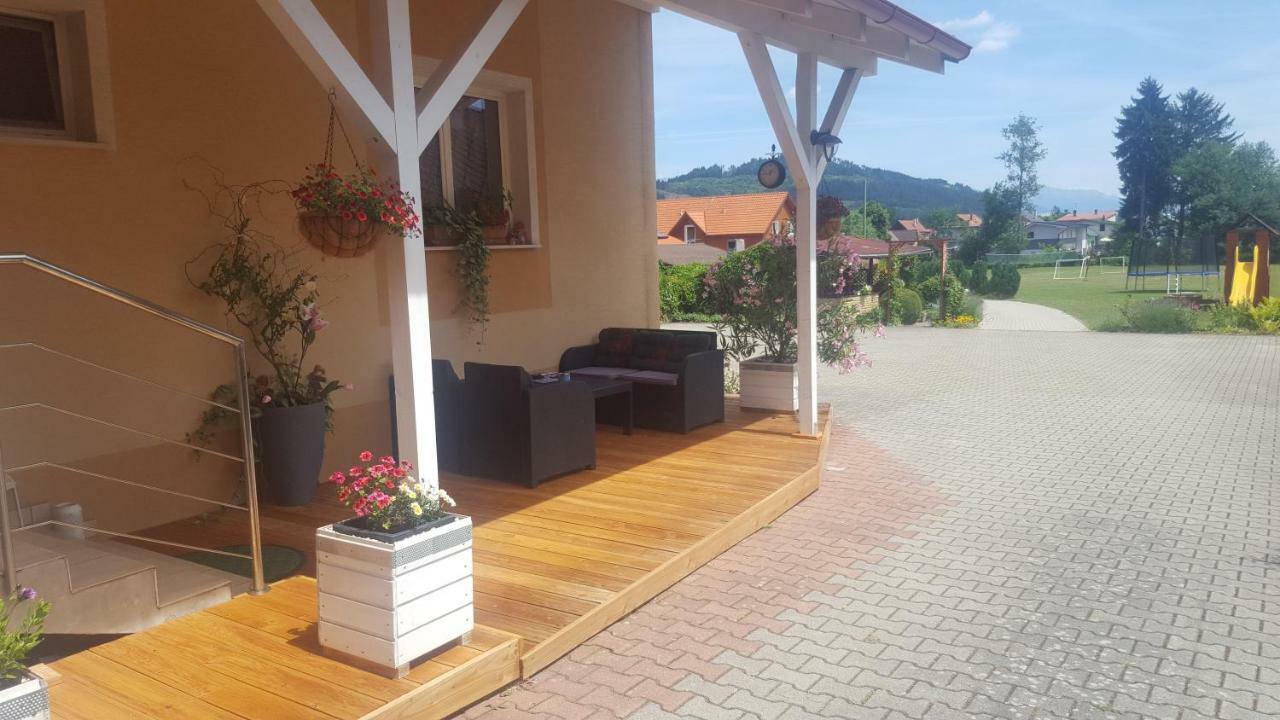 Penzion Mirabel Hotell Bešeňová Exteriör bild